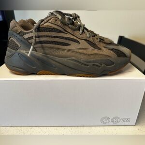 Adidas Yeezy Boost 700 V2 (Tephra 2019)